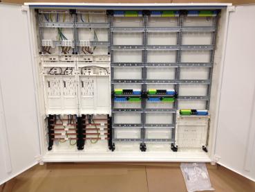 Hager Zählerschrank 3x eHZ Zählerfeld + 2x Verteilerfeld 7-reihig + 1x Verteilerfeld 5-reihig 1100mm mit APZ-Raum ZB35S (inkl. Datenschnittstelle und RJ45-Buchse)